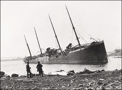 В канадском порту Галифакс Столкнулись норвежский грузовой пароход «Имо» и французское грузовое судно «Монблан»