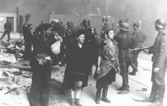 Началось вооруженное восстание узников варшавского гетто против нацистов