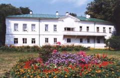 Был основан Государственный музей-усадьба Льва Николаевича Толстого «Ясная Поляна»