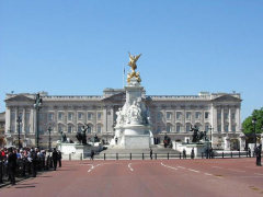Королева Виктория стала первым английским монархом, поселившимся в Букингемском дворце
