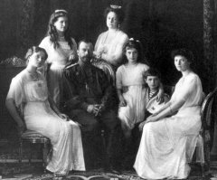 В Екатеринбурге расстреляны последний российский император Николай II и члены его семьи