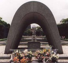 На японский город Хиросима была сброшена атомная бомба