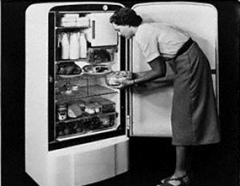 Американский изобретатель Альберт Маршалл запатентовал холодильник