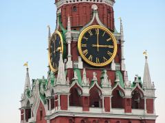 Кремлевские куранты на Спасской башне впервые исполнили Государственный гимн России