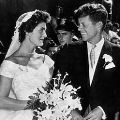 Состоялась церемония бракосочетания Джона Кеннеди и Жаклин Ли Бувье