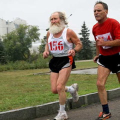 Марафонец в возрасте 98 лет преодолел дистанцию в 42 км 195 м за 7 часов 33 минуты
