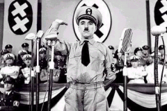 В Нью-Йорке в кинотеатрах Capitol и Astor прошла мировая премьера фильма Чаплина «Великий диктатор» - политической киносатиры на Гитлера