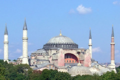 В столице Византийской империи – г. Константинополе освящен Храм Святой Софии, являвшийся в течение тысячелетия главным храмом Православного мира