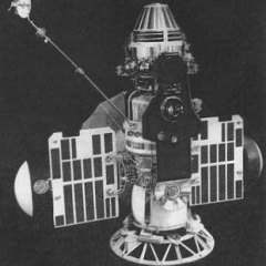 В СССР запущен беспилотный космический корабль «Венера-3», который успешно приземлился на Венере