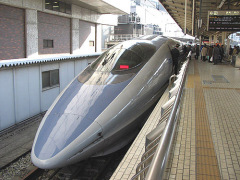 В Токио открылась линия метрополитена Асакуса — Уэно протяженностью всего 2,2 километра — первая за пределами Европы и Северной Америки
