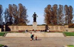 Состоялось торжественное открытие мемориала в память жертв блокады Ленинграда на Пискаревском мемориальном кладбище
